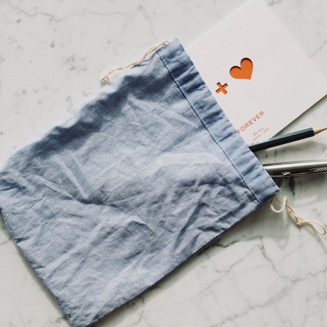 6. No-Sew and Low-Sew Fabric Gift Bags - Leftover Fabric Sewing Ideas